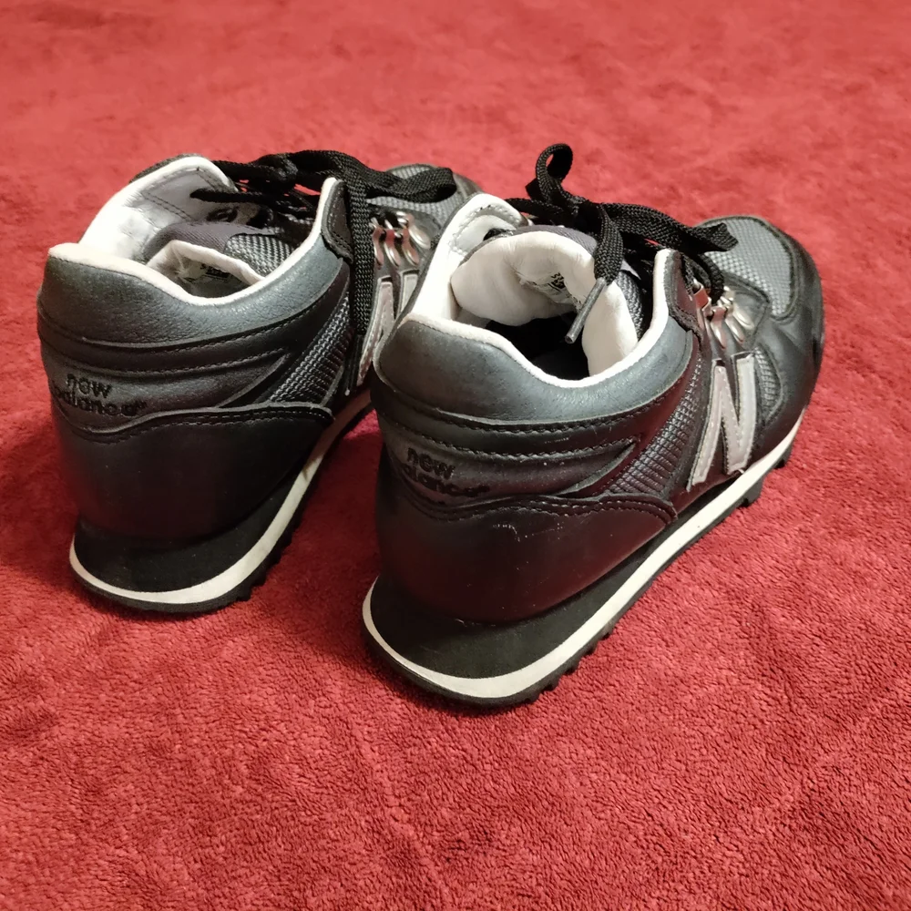 New Balance 710 Leather Hiking Boot Sneakers. Black & Gray. Women's 7